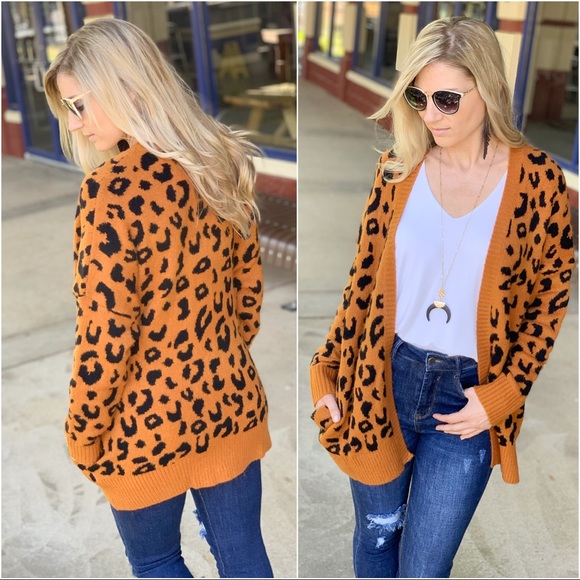 ✨LAST ONE✨ Camel leopard print cardigan - Picture 2 of 3